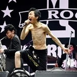 　フジロックフェスティバルのステージで熱唱する甲本ヒロト＝７月２５日午後、新潟県湯沢町