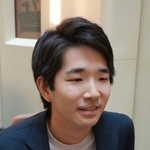 　取材に応じる久末航＝６月、ベルリン（共同）