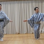 　片岡市也（左）と坂東家之助＝７月、東京都港区
