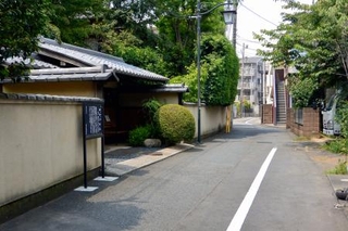 　鎌倉街道上つ道とされる道＝東京都東村山市