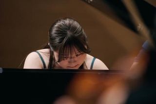 　ファイナルで演奏する稲沢朋華さん（木川宗一郎氏撮影、ピティナ提供）