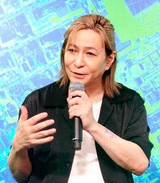 　記者会見する小室哲哉＝東京都中央区