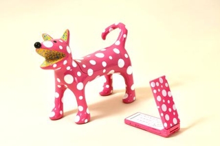 　草間弥生「ｉｉｄａ『Ａｒｔ　Ｅｄｉｔｉｏｎｓ　Ｙａｙｏｉ　Ｋｕｓａｍａ』」より「私の犬のリンリン」（２００９年、マルチプル、町田市立国際版画美術館蔵〈ＫＤＤＩ寄贈〉（Ｃ）ＹＡＹＯＩ　ＫＵＳＡＭＡ）（提供写真）