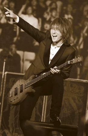 　２０１７年の「ＬＵＮＡ　ＳＥＡ」のライブでのＪ（『ＭＹ　ＷＡＹ　Ｊ自伝』より）