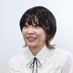 　表題曲のサビを「ギターをかき鳴らしていて、フレーズとメロディーが一緒に浮かんできました」と語る遼＝東京都文京区