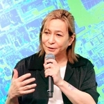 　記者会見する小室哲哉＝東京都中央区