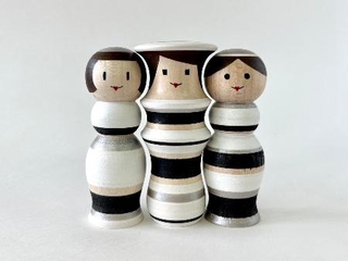 　津軽こけしをリデザインした「ルビンのこけし」の新バージョン（提供写真）