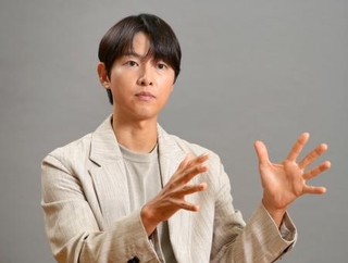 　「役作りのため、フラワーアレンジメントを学んだ」と話すソン・ジュンギ