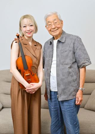 　松浦梨沙（左）と高嶋弘之＝東京都渋谷区