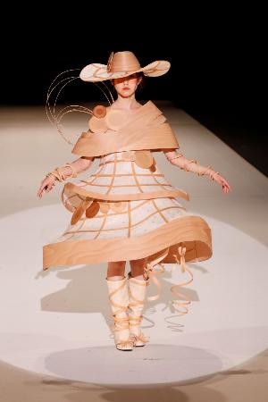 　ファッション甲子園２０２５で優勝した青森県立弘前実業高の「木魂」（提供写真）