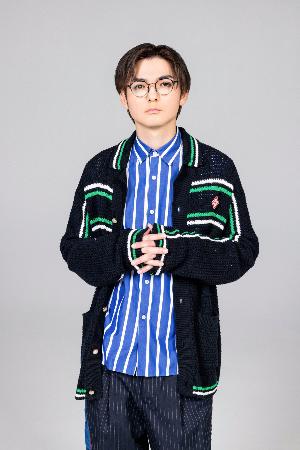 　薮宏太。稽古中の食事は「もっぱらサラダチキンと野菜ジュースです」と語る