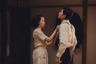 　映画『遠い山なみの光』より（Ｃ）２０２５　Ａ　Ｐａｌｅ　Ｖｉｅｗ　ｏｆ　Ｈｉｌｌｓ　Ｆｉｌｍ　Ｐａｒｔｎｅｒｓ