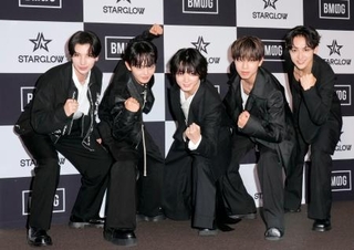 　ＳＴＡＲＧＬＯＷの（左から）ＡＤＡＭ、ＴＡＩＫＩ、ＲＵＩ、ＧＯＩＣＨＩ、ＫＡＮＯＮ＝２２日、東京都千代田区