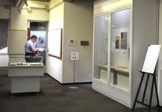 　「滅亡を体験する-戦渦と文学」の展示風景