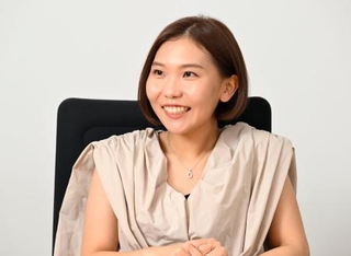 　「地味に聴こえるけど、ショパン特有の哀愁が感じられるピアノ協奏曲第２番も好きです」と語る小林愛実