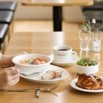 　「カフェ・アアルト」で提供されるフィンランドの伝統的カフェメニュー＝東京・丸の内（提供写真）