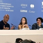　ベネチア国際映画祭の記者会見の登壇者。（左から）ドウェイン・ジョンソン、エミリー・ブラントら＝イタリア・ベネチア（共同）