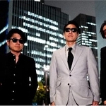 　２９周年を迎えたホフディランのワタナベイビーさん（左端）と小宮山雄飛さん（左から３人目）。「カルテット」で昼の部に臨む（提供写真）