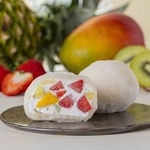 　渋谷東急フードショー店で限定販売されている「ミックスフルーツ大福」（提供写真）