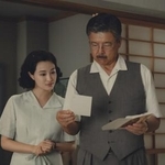 　映画『遠い山なみの光』より（Ｃ）２０２５　Ａ　Ｐａｌｅ　Ｖｉｅｗ　ｏｆ　Ｈｉｌｌｓ　Ｆｉｌｍ　Ｐａｒｔｎｅｒｓ