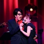 　ステージで歌うアイナ・ジ・エンド（右）と岡村靖幸＝東京都千代田区（太田好治氏撮影）