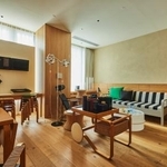 　無印良品とイデーが各国の優れたモダンデザインを紹介する「ＭＯＤＥＲＮＩＳＭ　ＳＨＯＷ」の過去の展示風景＝東京・銀座（提供写真）