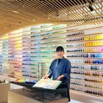 　多彩な顔料が並ぶ「ＰＩＧＭＥＮＴ　ＴＯＫＹＯ」＝東京都品川区