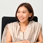 　「地味に聴こえるけど、ショパン特有の哀愁が感じられるピアノ協奏曲第２番も好きです」と語る小林愛実