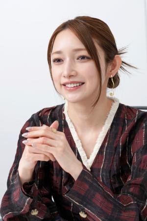 昔より表情が柔らかくなった」後藤真希がデビュー25周年記念アルバム