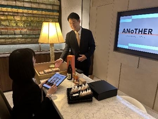 　オンラインモールの期間限定実店舗。地域の名産品に触れながらサイトで注文ができる＝帝国ホテル東京