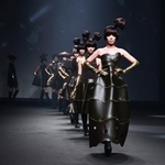 　東京都内で開かれた「きのコレファッションショー」＝１４日