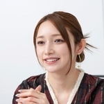 　インタビューに答える後藤真希