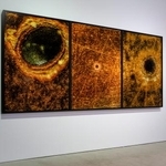 　Ｃｈｉｍ↑Ｐｏｍ　ｆｒｏｍ　Ｓｍａｐｐａ！Ｇｒｏｕｐ「穴の中の穴の中の穴」展示風景（２０２５年、ＡＮＯＭＡＬＹ、東京　撮影：森田兼次）（提供写真）