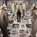 　「ジョルジオ　アルマーニ」のアーカイブコレクションを展示する特別展の会場＝東京・銀座（提供写真）