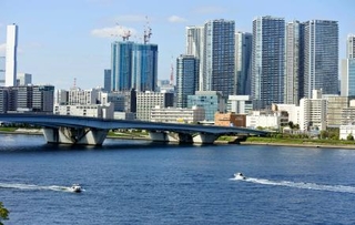 　晴海運河とビル群