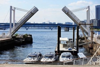 　ドック＝東京都江東区