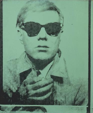 　アンディ・ウォーホル「セルフポートレート」（１９６３-６４年）（Ｃｏｕｒｔｅｓｙ　ｏｆ　ｔｈｅ　Ｆｏｎｄａｔｉｏｎ　Ｌｏｕｉｓ　Ｖｕｉｔｔｏｎ，Ｐａｒｉｓ　（Ｃ）Ｔｈｅ　Ａｎｄｙ　Ｗａｒｈｏｌ　Ｆｏｕｎｄａｔｉｏｎ　ｆｏｒ　ｔｈｅ　Ｖｉｓｕａｌ　Ａｒｔｓ，Ｉｎｃ．／Ｌｉｃｅｎｓｅｄ　ｂｙ　Ａｄａｇｐ，Ｐａｒｉｓ　２０２５　Ｐｈｏｔｏ　ｃｒｅｄｉｔｓ：（Ｃ）Ｐｒｉｍａｅ／Ｌｏｕｉｓ　Ｂｏｕｒｊａｃ）