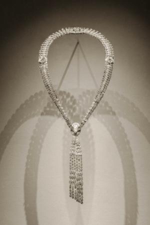 　「ネックレス」（１９２９年　（Ｃ）Ｖａｎ　Ｃｌｅｅｆ＆Ａｒｐｅｌｓ）（提供写真）