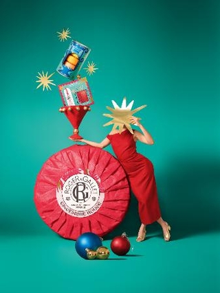 　「ロジェ・ガレ」の２０２５ホリデーシーズンのイメージ画像。丸形ソープがメゾンを代表する「サボン　パフュメ」（提供写真）