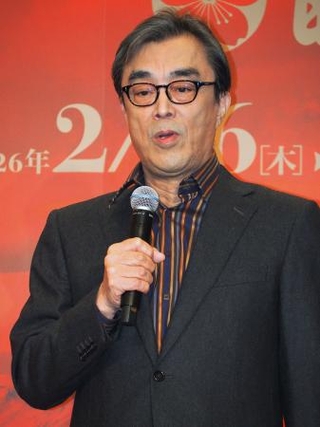 　亡くなった仲代達矢さんへの思いを語る益岡徹＝東京都港区