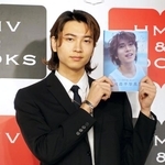 　写真集の発売記念イベントに登場した庄司浩平＝東京都渋谷区