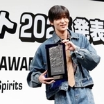 　「ベストジーニスト２０２５」の一般選出部門で受賞した目黒蓮＝４日、東京都千代田区