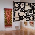 　１９８０～９０年代の作品と共に展示された柚木沙弥郎さんの初期代表作「幕」（手前）＝東京オペラシティ（撮影：高橋健治）（提供写真）