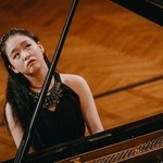 　３次予選で演奏するリュー・テェンヤオ＝２０２５年１０月１６日、ワルシャワ（（Ｃ）Ｋ．Ｓｚｌｅｚａｋ／ＮＩＦＣ）