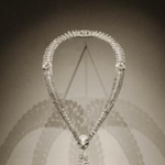 　「ネックレス」（１９２９年　（Ｃ）Ｖａｎ　Ｃｌｅｅｆ＆Ａｒｐｅｌｓ）（提供写真）