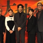 　舞台「大地の子」の制作発表に登場した（左から）山西惇、上白石萌歌、井上芳雄、奈緒、益岡徹＝東京都港区