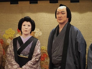 　夫婦役で共演する中村獅童（右）と寺島しのぶ＝東京都内