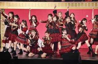 AKB48】20周年公演 OGら奮闘、歴代ヒット曲次々|文化