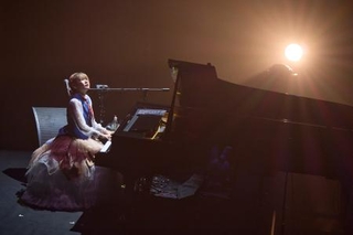 　ツアー最終日で演奏するハラミちゃん