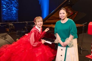 　ハラミちゃん（左）と夏川りみ